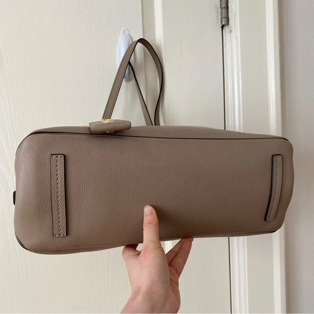Marc Jacobs Taupe Leather Shoulder Bag with Gold Hardware
